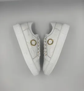 "P-7" LOW-TOP WHITE SNEAKERS WITH GOLD RING AND TONE-ON-TONE DETAILS